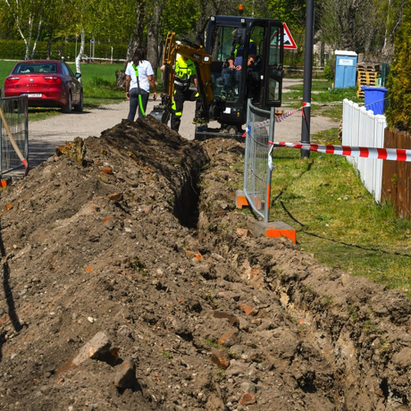 Ausbaggern eines Kabelschachts in Lützen