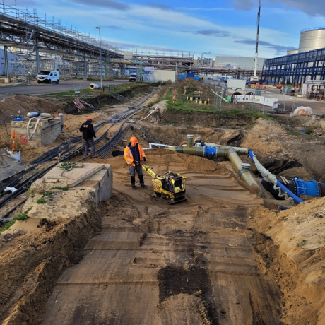 Rüttelplatte Arbeiten auf der Großbaustelle
